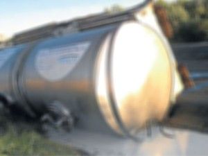 Konya'da süt tankeri devrildi: 1 ölü