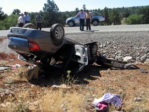 Öğretmen çift, trafik kazasında yaralandı