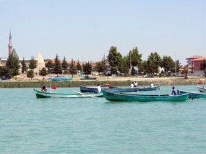 Balıkçı tekneleri yarıştı