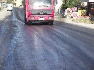 Kulu'da sıcaktan asfalt eridi