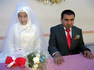 Karapınar'da görme engelli çift evlendi