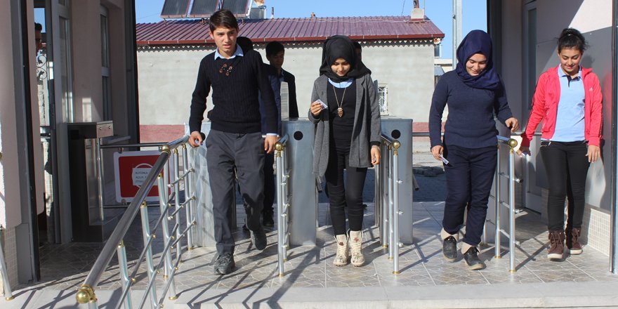 Karapınar'da öğrenciler için turnike sistemi