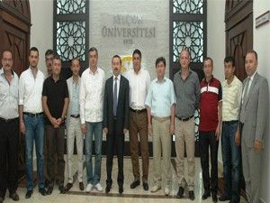 Üniversite'de Kavasoğlu imzaladı