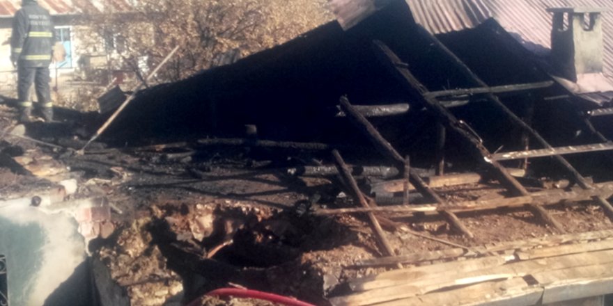 Bozkır'da ev yangını