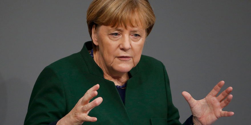 Merkel: Türkiye ile görüşmelerin kesilmesini istemiyoruz