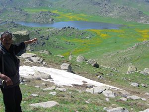 Otlakları bekçiler koruyor