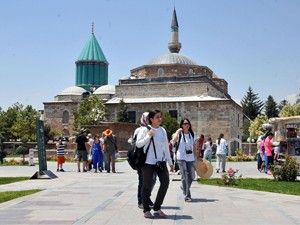 Mevlana, insanları bir araya getiriyor