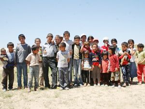 Okullar açık ama onlar tarlada