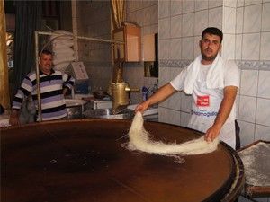 Kadayıfçılar mesaisini artırdı