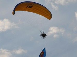 Seydişehir'de motorlu yamaç paraşütü