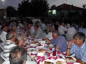 Akan, iftar yemeği verdi