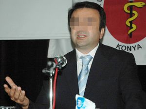 Dersinden kaldığı hocasını bıçakladı