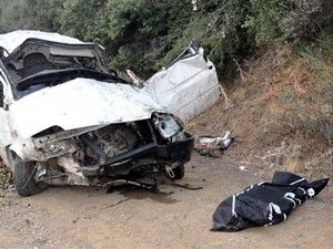 Minibüs uçuruma yuvarlandı