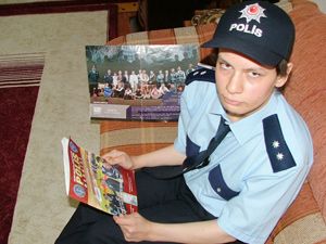 Ayfer'i polis sevgisi yaşama bağlıyor