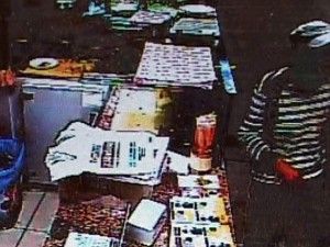 Kasadan sigara parası çaldılar