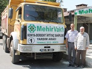 Mehir Vakfı'ndan Derbent'e tekstil ve ayakkabı yardımı