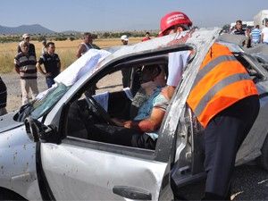Konya'da otomobil takla attı