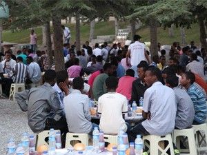 Somalili öğrencileri misafir etti