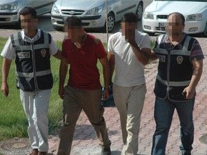 Altın çalan hırsızlar yakalandı
