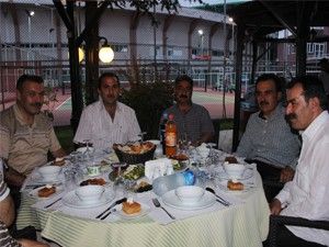 Ömer Ersöz spor ailesine iftar verdi