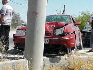 Otomobil elektrik direğine çarptı: 1 yaralı