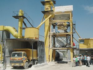 Öğrenciler asfaltı inceledi