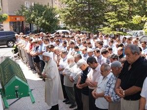 Kazım Özçelik hayatını kaybetti