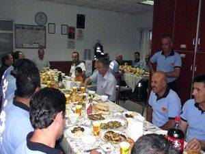 Akşehir Belediye Başkanı itfaiyecilerle iftar açtı