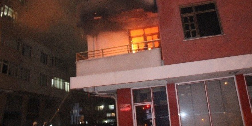 7 katlı binadaki yangın korkuttu