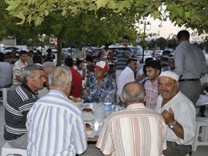 Ortakaraörende 500 kişiye iftar yemeği