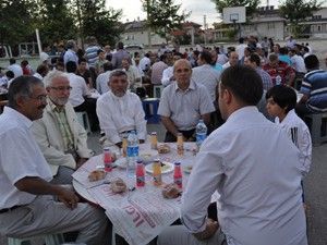 Yıllar sonra iftarda bir araya geldiler