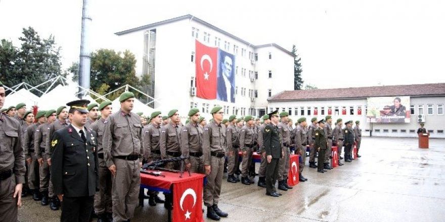 Adana’da acemi eğitimini tamamlayan erlerin yemin töreni