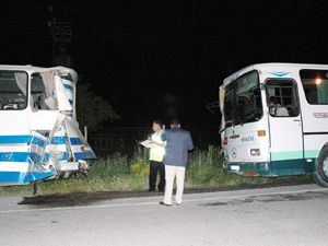 Karaman'da iki servis aracı çarpıştı: 16 yaralı