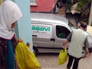 İhtiyaç sahibi vatandaşlara iftar yemeği