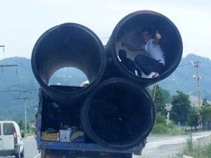 Kamyon kasasında tehlikeli yolculuk