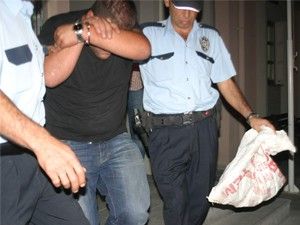 Kiralık otomobilde 1 kilo esrar bulundu