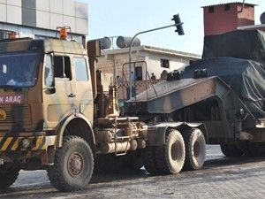 Sınırda askeri sevkiyat arttırıldı