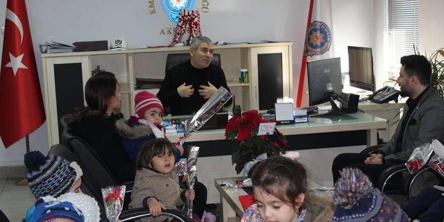 Akşehir'de çocuklardan polise ziyaret