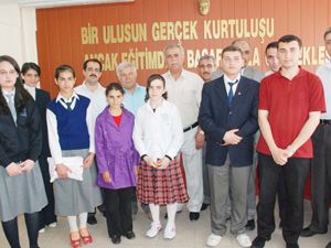 Karataylı öğrencilerden şiir dinletisi