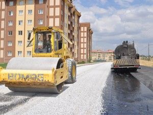 Seydişehirde TOKİ yolları asfaltlanıyor