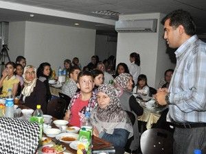 Öksüz ve yetimlere iftar