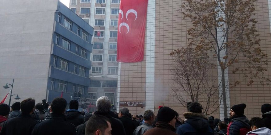 Kayseri’de HDP binasına saldırı