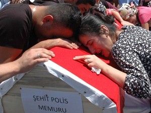 Şehit polis son yolculuğuna uğurlandı