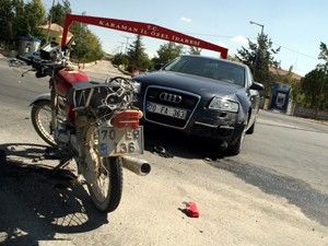 KMÜ Rektörü'nün makam aracı motosiklete çarptı