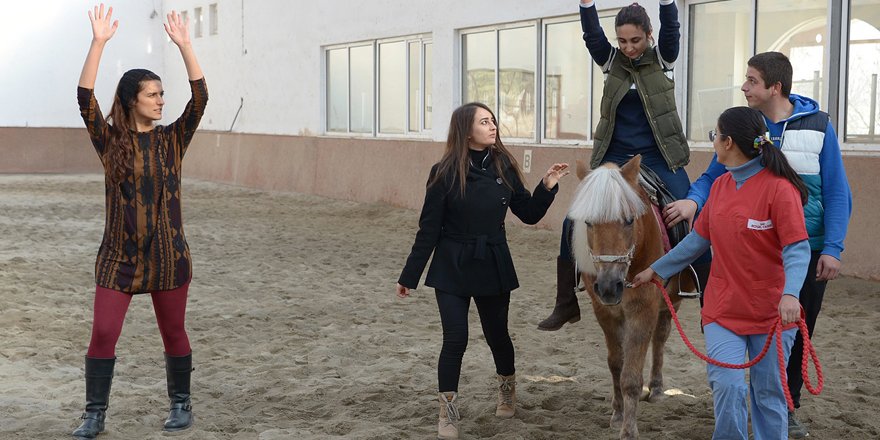 Selçuk’ta Atlı Terapi Binicilik Antrenörleri yetiştiriliyor