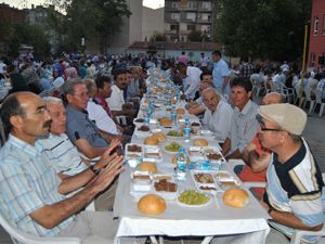 Kulu'da toplu iftar yemeği verildi