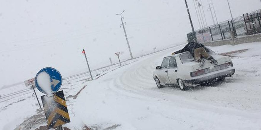 Şahin’in üzerine yatarak giden vatandaş şaşırttı