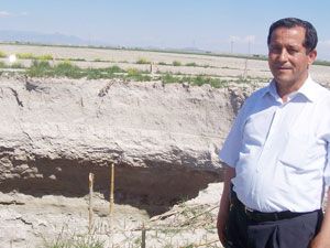 İşçiler obruk oluşan tarlada çalışmak istemedi