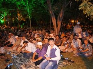 Camiler doldu taştı