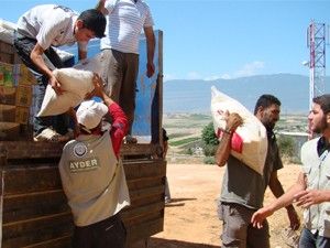 İHH-AYDER Suriye'de gıda dağıttı